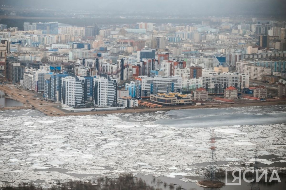 Ледоход на Лене подходит к Якутску
